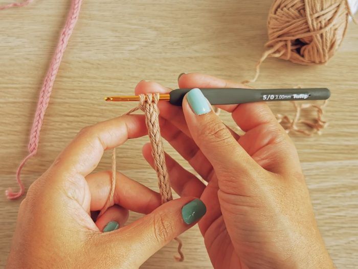 Cómo tejer un icord o cordón a crochet