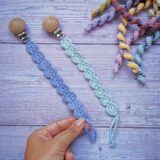 Patrón del Chupetero Ondas tejido a Crochet, el regalo ideal para bebé