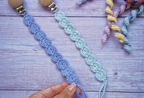Patrón del Chupetero Ondas tejido a Crochet, el regalo ideal para bebé
